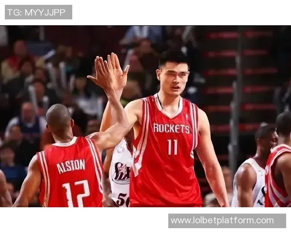 姚明在公众演讲中的魅力与口才展现了他的智慧与风度