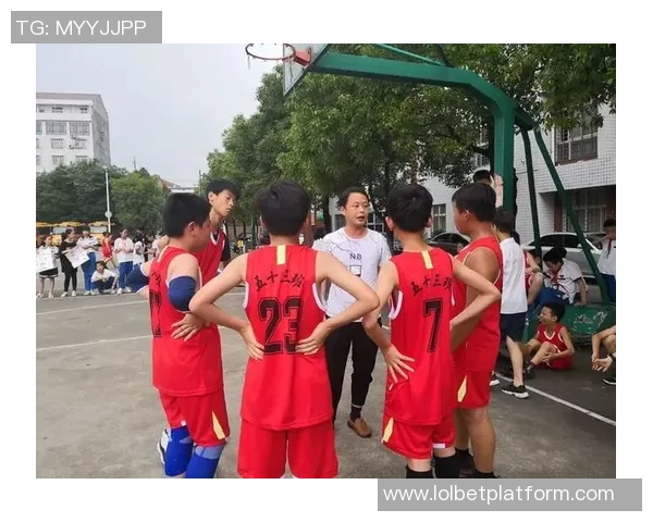 姚明斌教授深入浅出讲解篮球技巧与战术分析的精彩课程