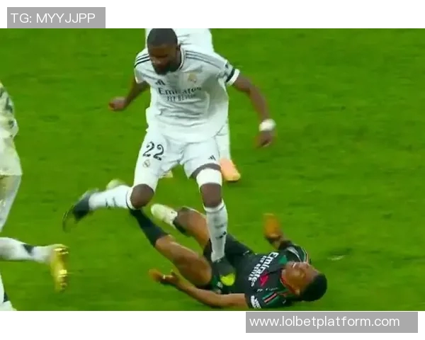 阿森纳逆转那不勒斯引争议判罚全场沸腾世界杯精彩瞬间回顾