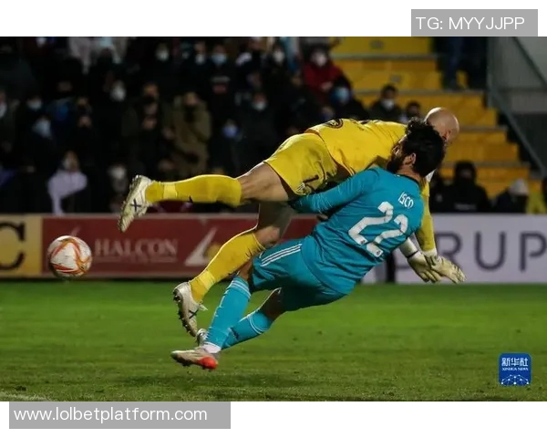 国王杯激战拜仁与皇马战成平局乌龙球引发全场热议与战术分析 国王杯激战拜仁与皇马战成平局乌龙球引发全场热议与战术分析