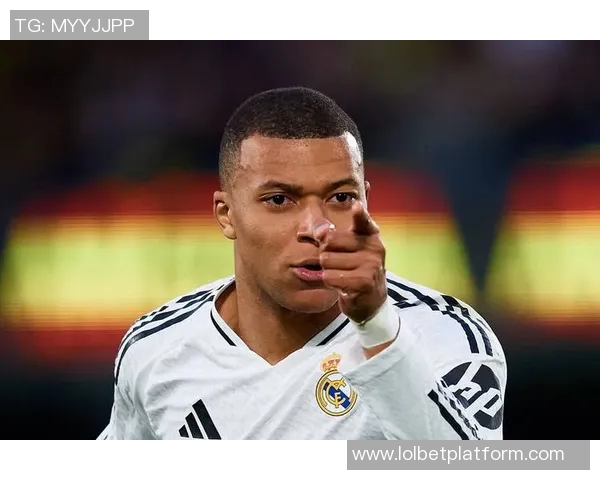 足总杯激战曼联与皇马平局帽子戏法引发争议判罚全场沸腾 足总杯激战曼联与皇马平局帽子戏法引发争议判罚全场沸腾